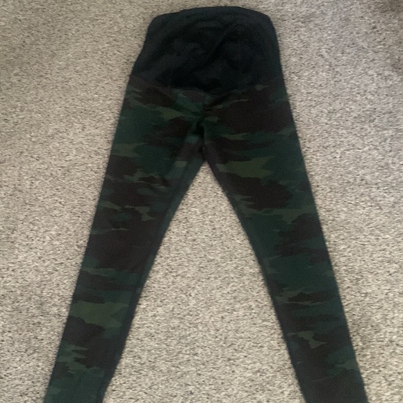 Ingrid&aIsabel maternity leggings size small - Picture 3 of 10